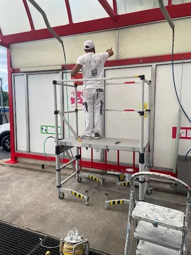 Peinture commerciale avec échafaudage professionnel — Orléans