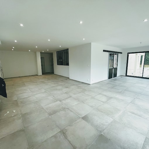 Rénovation complète d'une pièce de vie — Carrelage et verrière à Orléans