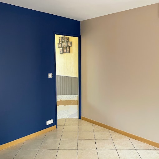 Peinture intérieure bicolore bleu nuit et beige — Chambre à Orléans
